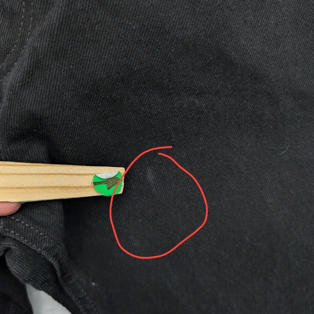 Levis tone details flat